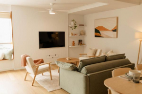Vida Central - 2 bed, 1.5 bath w parking, gym & pool, Newcastle